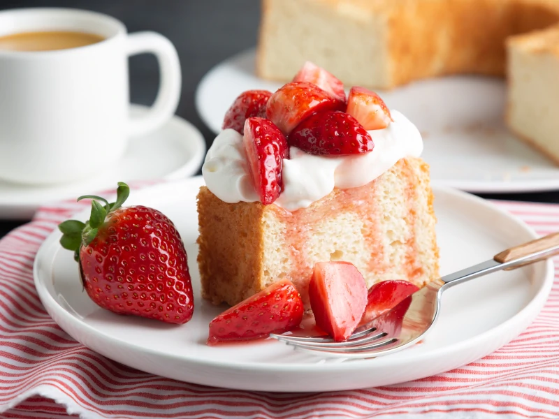 Cake with whipped cream and strawberries