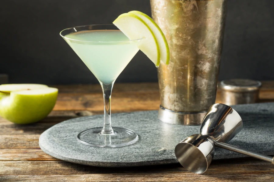 Appletini cocktail