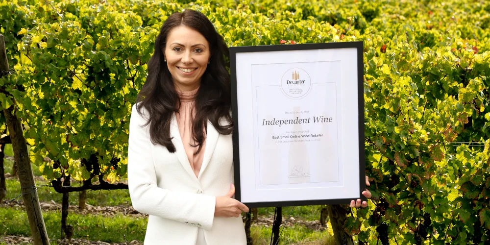 Elvira with 2022 Decanter Retailer Award diploma